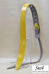 ハンドメイド＆国内生産 ギターストラップ　革(Genuine Leather Guitar Strap)　イエロー　ヘビ柄