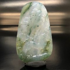 本翡翠　氷　山水＆鹿(シカ)の彫刻　34.73g　白＆緑　彫り物　手石　風水　開運　お守り　財運　金運アップ　１点物　A貨　ミャンマー産　鑑別料込み