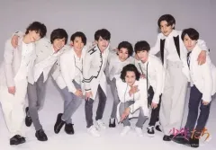 【中古】生写真(ジャニーズ) Snow Man/集合(9人)/横型・衣装白・グレー・黒・岩本しゃがみ・肩組み・前屈み/「少年たち To be!」オリジナルフォト