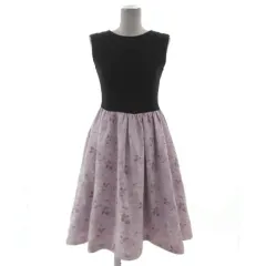 クイーンズコート QUEENS COURT ドッキングノースリーブワンピース 2201-87404 ミディ丈 花柄 ブラック 黒 ピンクパープル ピンク1