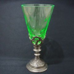 ウランガラスのグラス   byチェコボヘミアガラス