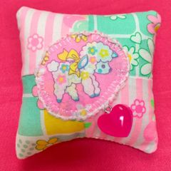 ハンドメイド　パッチde針山　ネオンなひつじさん　パッチワーク　針山　ピンクッション　ひつじ　動物　フルーツ　ネオンカラー