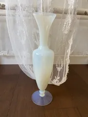 フランスヴィンテージ オパリンガラスの花瓶 白系 ホワイト 葡萄 装飾 フランスヴィンテージ雑貨 オパリンガラスフラワーベース.W