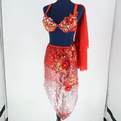 【ベリーダンス用 オリエンタル衣装】レッド ラメ 豪華 真っ赤 シルバー 輝き ゴージャス 煌びやか お洒落 セクシー レース かわいい 綺麗 きれいめ レディース おしゃれ 派手 目立つ トップス 巻きスカート セットアップ 花柄 真っ赤 ダンス