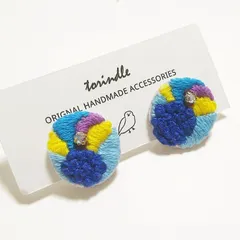 ピアス カラフル 刺繍 スワロフスキー 一粒 チタンピアス