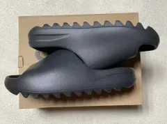 adidas(アディダス) イージー スライド オニキス サイズ 280 ー 285 ここにいる人