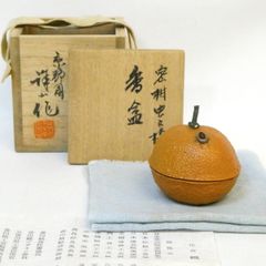 【八月の特売品】香川県 京静園 福井誠山作 乾漆 蜜柑虫文様 香合 彫漆 希少品 茶道具【中古】