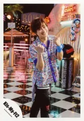 【中古】生写真(ジャニーズ) Kis-My-Ft2/宮田俊哉/膝上・衣装紫・黒・赤・緑・白・両手親指立て・右足前・右向き・顔傾げ/「Sha la la☆Summer Time」PV＆ジャケ写撮影/公式生写真