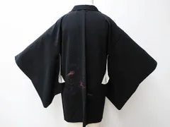 【一輝堂】【着物】黒羽織　絵羽柄　流水文　羽織紐付き　身丈80cm　裄丈約63cm　24z-4601