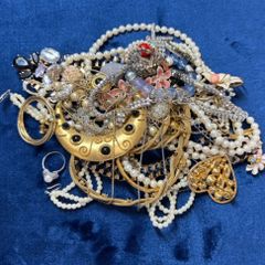 ◎【✨400g超！✨】遺品整理　未仕分け　未確認　コレクション　昭和レトロ　ビンテージ　アクセサリー　大量　まとめ商品　指輪　ネックレス　ブローチ　ブレスレット　金　銀　お宝　財宝　資産　宝石　緑　高級　大量　まとめ　おしゃれ　生前整理　レディース　メンズ