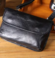 ショルダーバッグ メンズ  レディース 牛革 クロスボディバッグ 小さめ  メッセンジャー スリングバッグ バック カバン 鞄 斜め掛け レザー 革 a4 軽量 仕事用 アウトドア アウトドア用品 ビジネス サッチェル 旅行用 黒 ブラック