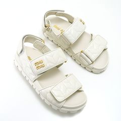 MiuMiu マテラッセレザー スライドサンダル ロゴ 2色 関税送料込 MIU MIU ミュウミュウ サンダル シューズ スライドサンダル