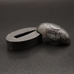 AFH08　日本刀装具　縁頭　雲月双魚の図　鋼製　絵金銀　刀剣美術　武道具　居合　現代品