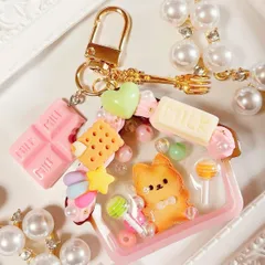 ねこちゃんのお菓子のお家◆シャカシャカキーホルダー シェイカー ホイップデコ 猫 アニマル レジン パール ビーズ ブリオン スイーツ ビスケット チョコレート キャンディ 飴 ハート ピンク 名入れ プレゼント イニシャル 推し活 しぇりるのシェイカー