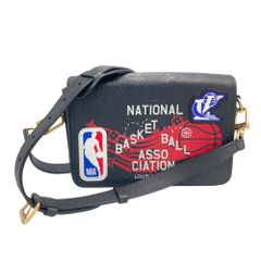 【真贋判定済】LOUIS VUITTON ルイヴィトン NBA ステュディオメッセンジャー M58498 ブラック ショルダーバッグ B0225FTVJD