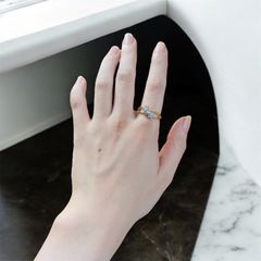 ふたつの花束 – 寄り添うビジューのリング