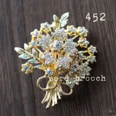 華やかなブーケのブローチ　ブライダル 結婚式 花束 大人 かわいい ゴージャス 上品 コサージュ NerD