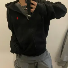 ポロとフローレン レッドポニー 黒 フード付き ジップアップパーカー