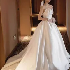 【新品 未使用】2026新作 ウェディングドレス 二次会 結婚式 披露宴 ブライダル ロングドレス 花嫁  白 チューブトップ  オフショルダー ビスチェ サテン ウエディングドレス aライン シンプル 