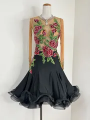 《新品》社交ダンス　豪華　立体バラモチーフ　ラテンドレス　チョーカー付き　衣装