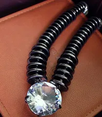 貴女の印象が格段にUPします♪キラキラで超目玉！ネックレス