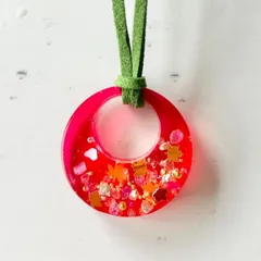 ハンドメイドネックレス　レジン　レッド
