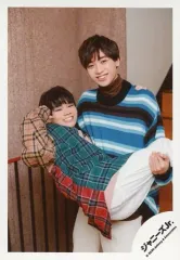 【中古】生写真(ジャニーズ) 関西ジャニーズJr./奥村颯太・河下楽/膝上・衣装青・白・緑・赤・お姫様抱っこ・笑顔/「関ジュ 夢の関西アイランド 2020 in 京セラドーム大阪 ～遊びにおいでや!満足 100%～」グッズオフショット/公式生写真