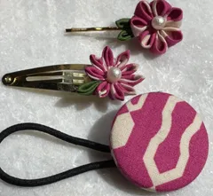 〈k001〉くるみボタン・つまみ細工ピン留め２本セット