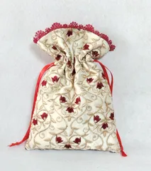 【再販】巾着／インド刺繍／花柄／ホワイト／プレゼント／ギフト