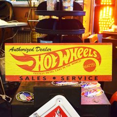 【Hot Wheels】看板 MDF ウッデン ホットウィール サインボード Hot Wheels Flames Authorized Dealer アメリカン雑貨 ガレージ