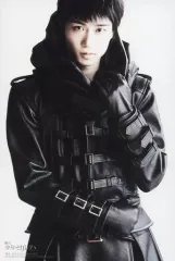 【中古】生写真(男性) 荘司真人(三号)/膝上・衣装黒・左手襟・右手腹・背景白・キャラクターショット・ポストカードサイズ/舞台「少年ヨルハVer1.0」キャストブロマイド Bセット