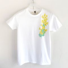 小枝ミモザ柄手描きTシャツ レディース ミモザを一輪手描き描いたTシャツ