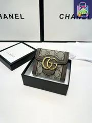 【今日特価】Gucci グッチ ショート三つ折りウォレットシリーズ 牛皮とPVCを採用する
