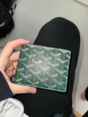 未使用近 GOYARD ヴィクトワール ウォレット 二つ折り財布 グリーン GOYARD ≪新品≫ ゴヤール 2025年限定 ヴィクトワール