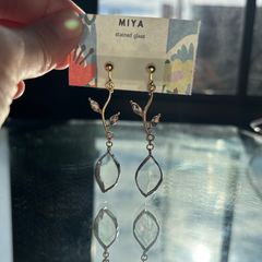 【数量限定】オーロラガラス　リーフステンドグラスイヤリング