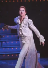 宝塚　星組　七海ひろきさんのグッズ・サイン入りカレンダー（フレーム付き） 2025年最新宝塚歌劇団カレンダーの人気アイテム - メルカリ