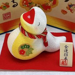 令和七年 干支飾り【金運招来 大笑い巳】2025年迎春 玄関 お飾り巳年 金運上昇 風水 黄色 蛇 ちりめん飾り 外国土産 お歳暮 年末年始のご挨拶 新品未使用品 日本製