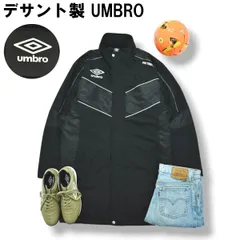 デサント製 アンブロ UMBRO 中綿 ベンチ コート ウィンドブレーカー ジャンパー ジップアップ ロゴ プリント O ブラック スポーツ ウェア サッカー フットボール メンズ