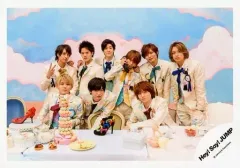 【中古】生写真(ジャニーズ) Hey! Say! JUMP/集合(9人)/横型・衣装クリーム色・水色ピンク黄・山田伊野尾座り・知念前屈み・テーブル・ケーキ・靴/「キミアトラクション」PV＆ジャケ写撮影オフショット/公式生写真