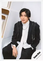 【中古】生写真(ジャニーズ) Snow Man/目黒蓮/膝上/「Snow Man 1st DOME tour 2023 i DO ME」グッズオフショット/公式生写真