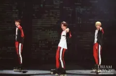 【中古】生写真(ジャニーズ) HiHi Jets/高橋優斗・井上瑞稀・猪狩蒼弥/ライブフォト・横型・全身・衣装赤・黒・白・左手上げ・体左向き・2Lサイズ/「DREAM BOYS 2019」ステージフォト 第2弾