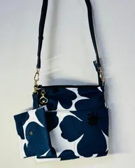 【裁縫ストア・ボヌール】大人かわいい　北欧風　大輪花柄　ツイルアネモネガーデン　ネイビー　ショルダーバッグ　サコッシュ　クロスボディーバッグ　ミニポーチ　ハンドメイド　ポケットいっぱい　ゴージャス   スマート / №500-638