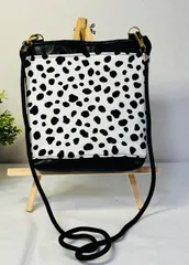 【裁縫ストア・ボヌール】大人かわいい　ダルメシアン柄　ショルダーバッグ　サコッシュ　クロスボディーバッグ　ハンドメイド　合皮キルトカットクロス　ゴージャス   スマート / №500-588