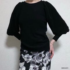 おおきなパフスリーブの華奢見せTOPS