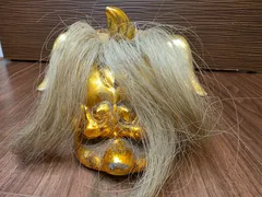 金獅子頭 獅子 獅子舞 金色 金属工芸品 玄関飾り 和室 茶室　木製台付 金獅子頭 獅子 獅子舞 金色 金属工芸品 玄関飾り 和室 茶室 木製