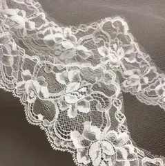 ラッセルレースのマリアベール　オフホワイト／アイボリー