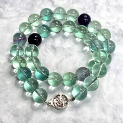 【パワーストーン⭐️ネックレス】 ⭐️フローライト（蛍石）　 12mm珠の緑と紫の天然石　 全長約40cm    「福」「寿」表裏のシルバークラスプ　 クラスプ銀洗浄液クリーニング済み　 魔除け厄除けお守り　 精神的安定集中力高める　 AYASNA250614