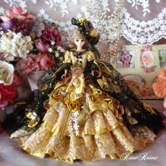 マリーアントワネット王妃 星屑のソナタ ニュアンスカラーの美シルエットが高貴な気品溢れるオーバートレーンドールドレス