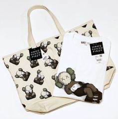 ■UNIQLO×KAWSコラボ・トートバッグ＋グラフィックTシャツ2点セット■