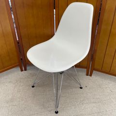 HR388 ヴィトラ　vitra ドイツ製　ブラック　イームズチェア　エッフェル Vitra(ヴィトラ)社のイームズ ワイヤーベースサイドシェル